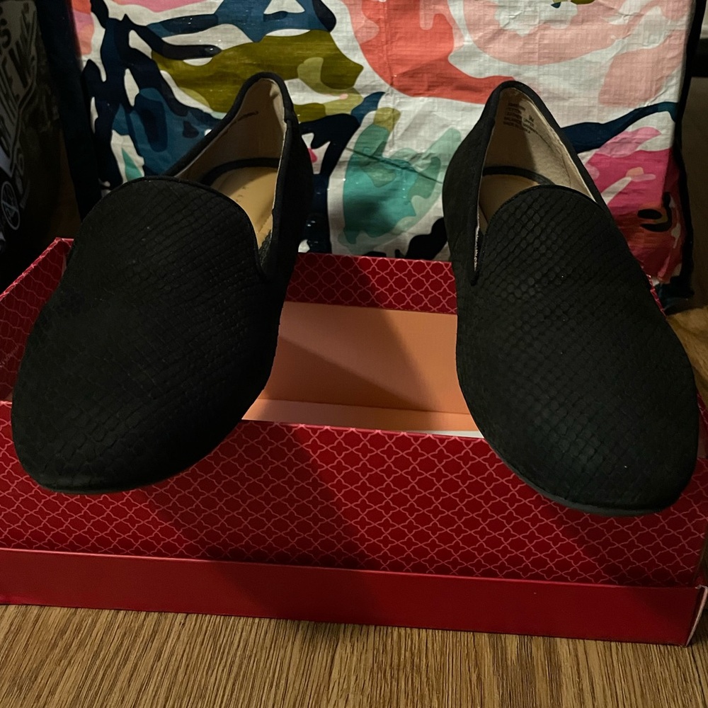 Kelly & Katie Black Textured Loafers